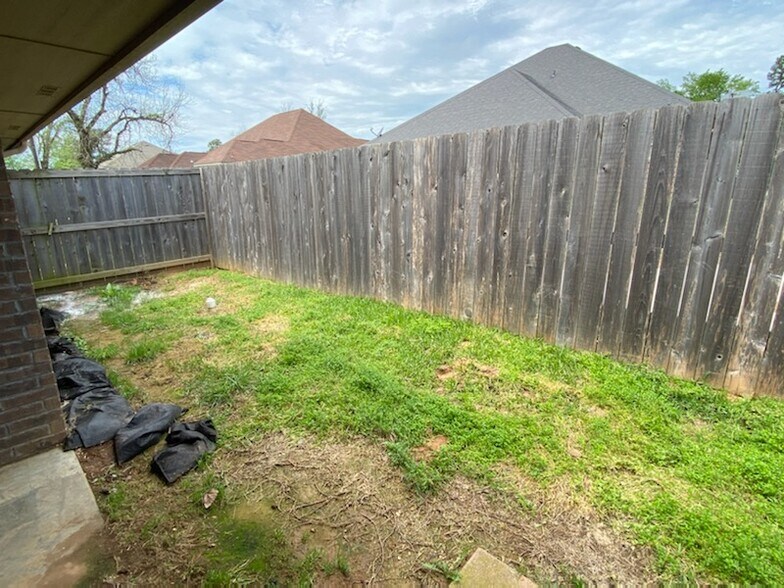 Building Photo - 4287 Castlegate Dr