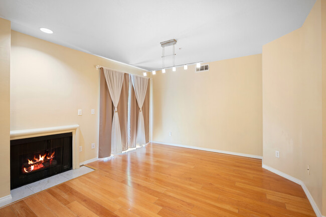 Building Photo - 422 Hawthorne St
