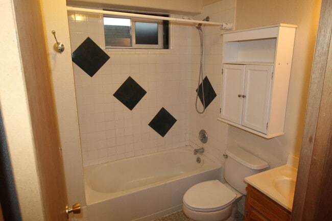 Building Photo - 6903 N Cincinnati St