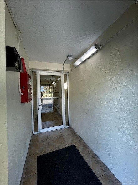 Building Photo - 257 S Cypress Rd