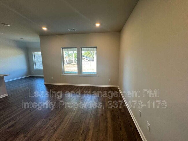 Building Photo - 331 White Pine Dr