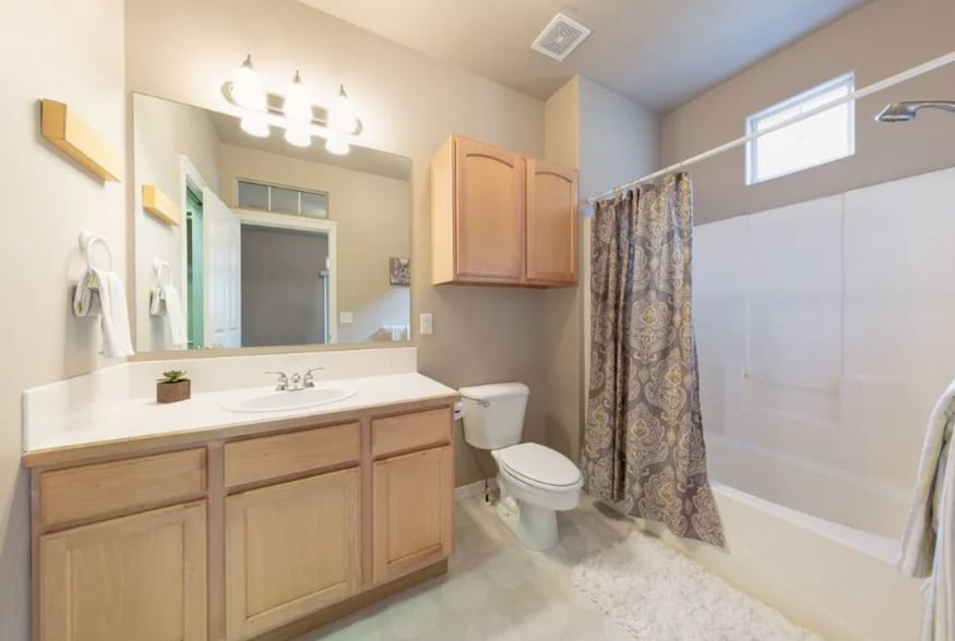 1st Floor Master Bath - 6110 North Point Bar Ln