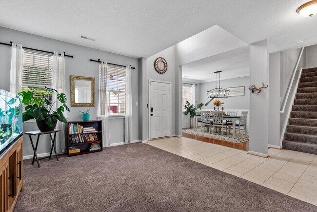 Building Photo - Luxurious 5-Bed, 2.5-Bath Home with Solar Panels in Newport News