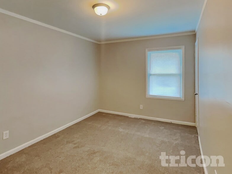 Building Photo - 6304 Clearwater Dr