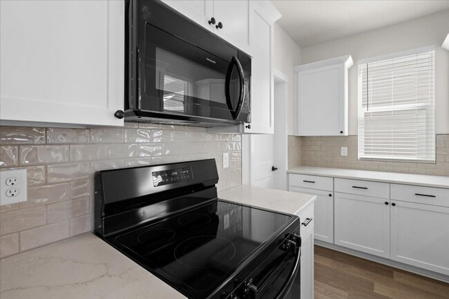 Building Photo - Spacious 4-Bedroom Home with Modern Comforts