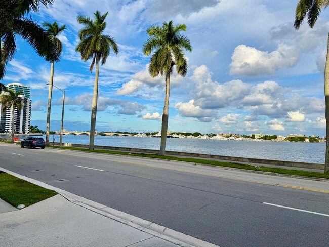 Building Photo - 1601 S Flagler Dr