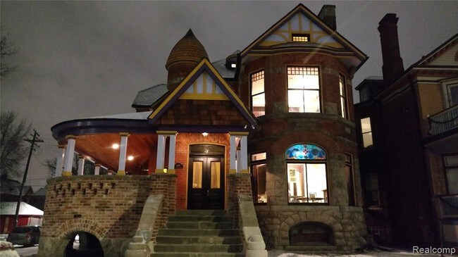 Building Photo - 4305 Trumbull Ave