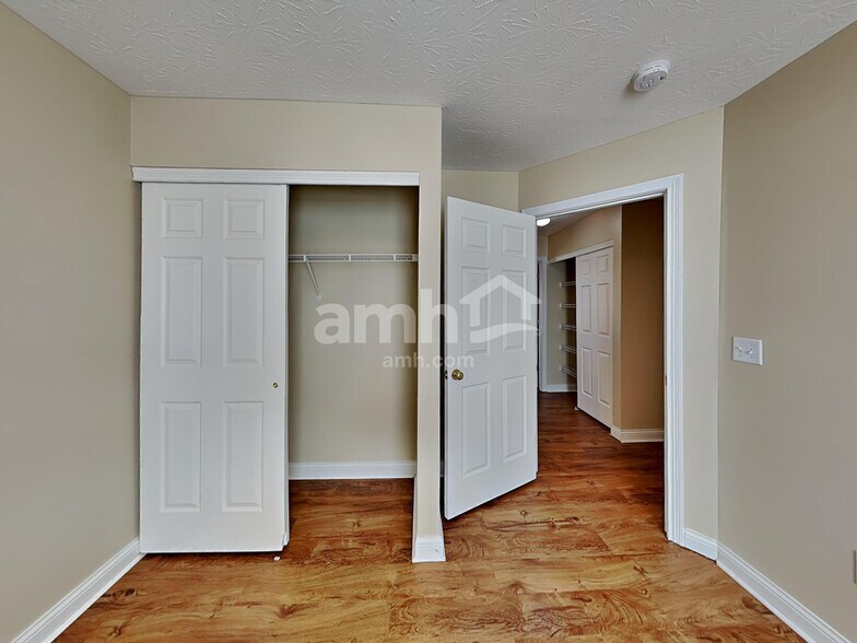 Building Photo - 10408 Lynchburg Dr