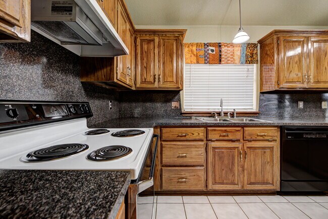 Building Photo - 2912 Edinburg Dr