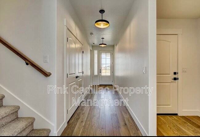 Building Photo - 490 S Steephead Ln