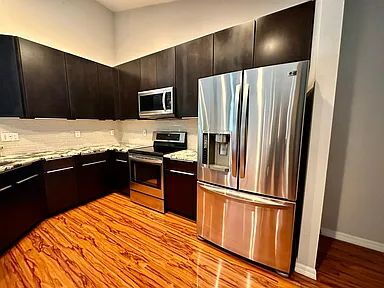Building Photo - Luxury Updated Pool-Style Retreat on Quiet Cul-de-Sac