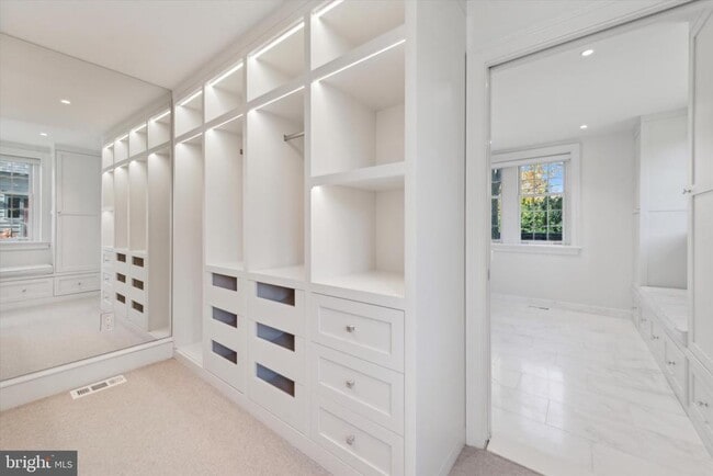 Building Photo - 767 Newtown Rd