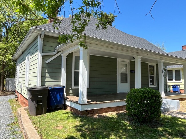 Building Photo - Newly Renovated 2 Bedroom Bungalow!!!