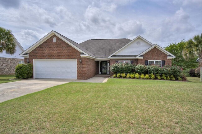 Building Photo - 3 Bedroom/2 Bathroom Home with Deck, Garage, and Fenced Backyard less than 3 Miles from Ft. Gordon