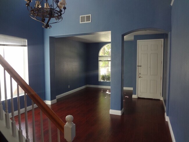 Building Photo - 4 br, 3.5 bath House - 2053 North Bend Drive