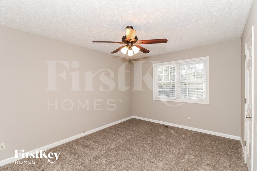 Building Photo - 2739 Hawk Trace NE