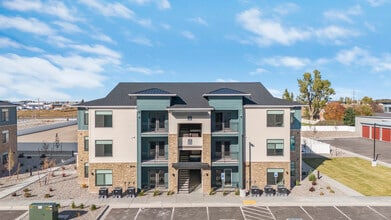 Building Photo - Lincoln Crossing Apts