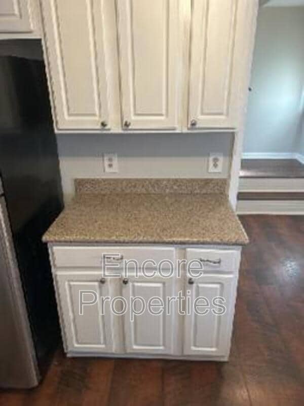 Building Photo - 6555 English Oaks Dr