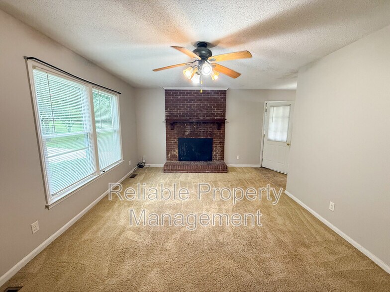 Building Photo - 1606 Cranston Rd