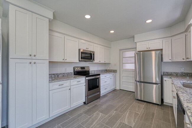 Building Photo - 118 1st Ave