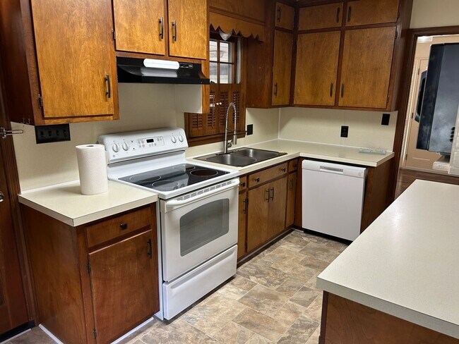 Building Photo - 109 Cedar Trails Ct