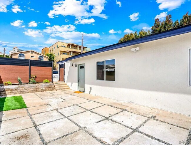 Building Photo - 5515 Lauretta St