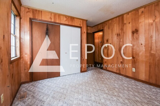 Building Photo - 638 S Elm St