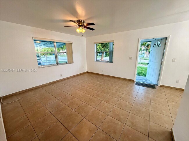 Building Photo - 1502 N 57th Terrace