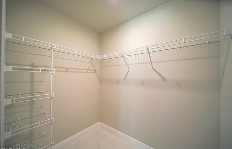 Building Photo - 721 Knox Ave S