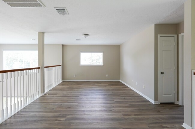 Building Photo - 2739 Honeysuckle Walk