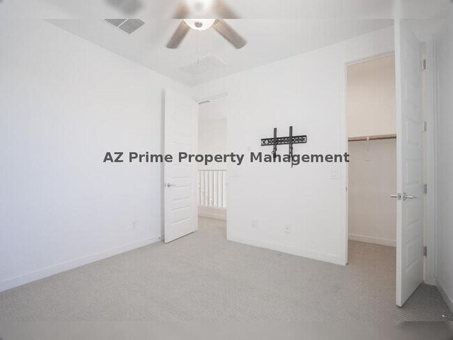 Building Photo - 3719 S 63rd Dr