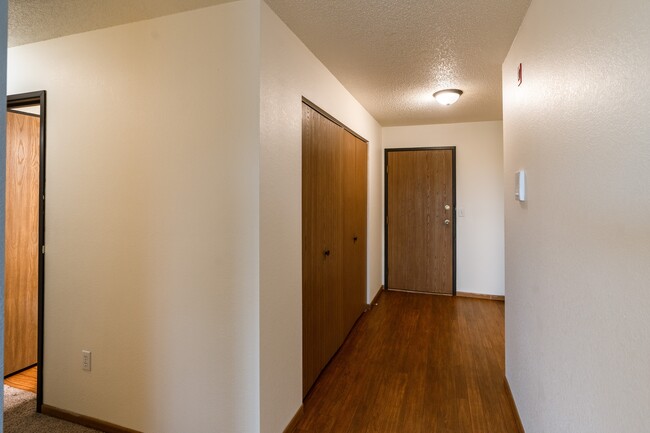 Grand Forks, ND Southview III Apartments |Entry - Southview III