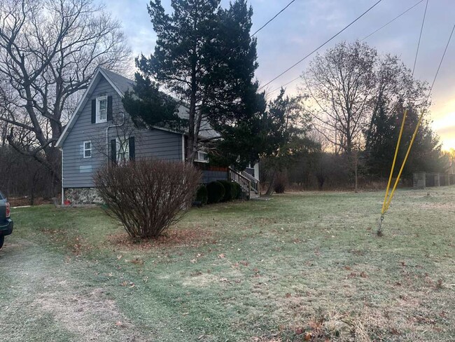 Building Photo - 110 Tuthill Rd