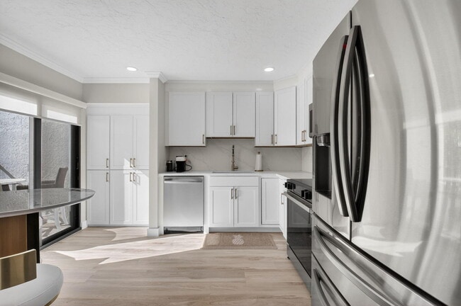 Building Photo - 7455 Glendevon Ln