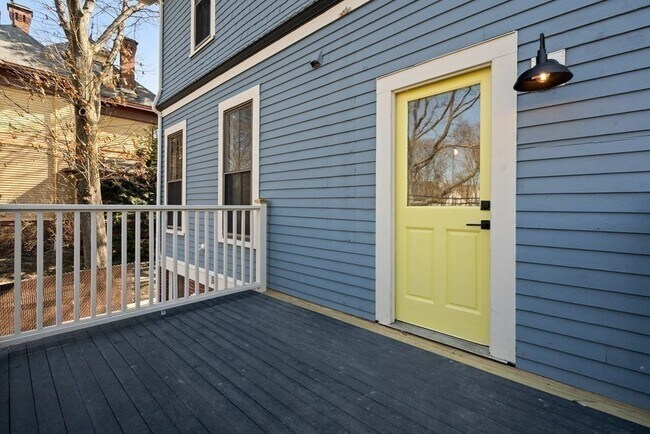 Building Photo - 31 Monadnock St