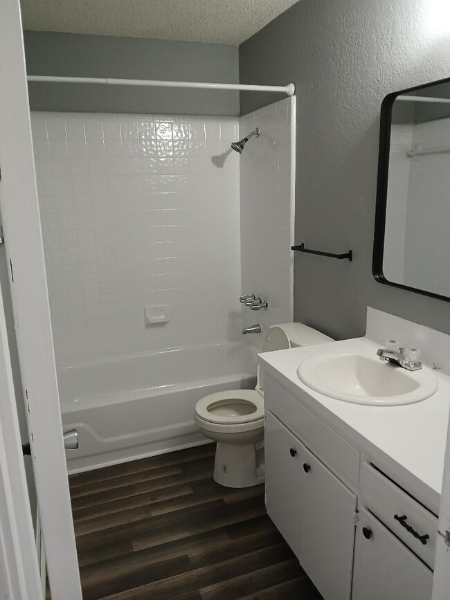 Building Photo - 913 N 7th St