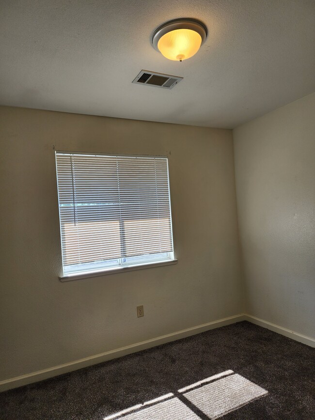 Building Photo - 151 Amberidge Dr