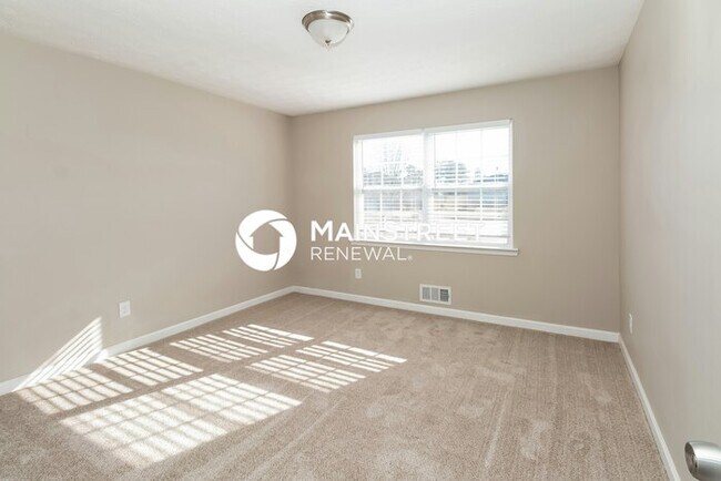 Building Photo - 3 Bedroom Pet-Friendly Home in Ellenwood, GA with Main Street Renewal