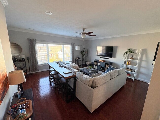 Building Photo - Townhouse for Rent in Spring Oaks!