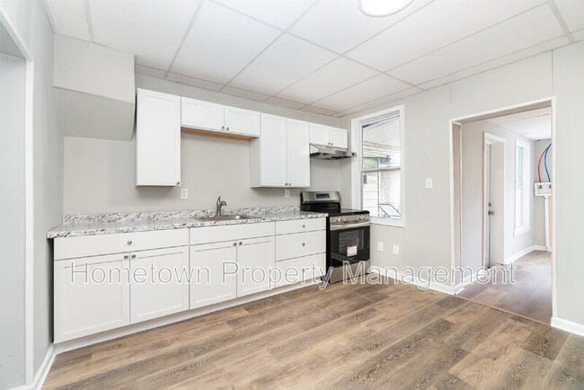 Building Photo - 608 North St