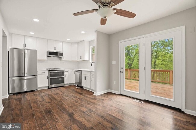 Building Photo - 1382 Almond Dr