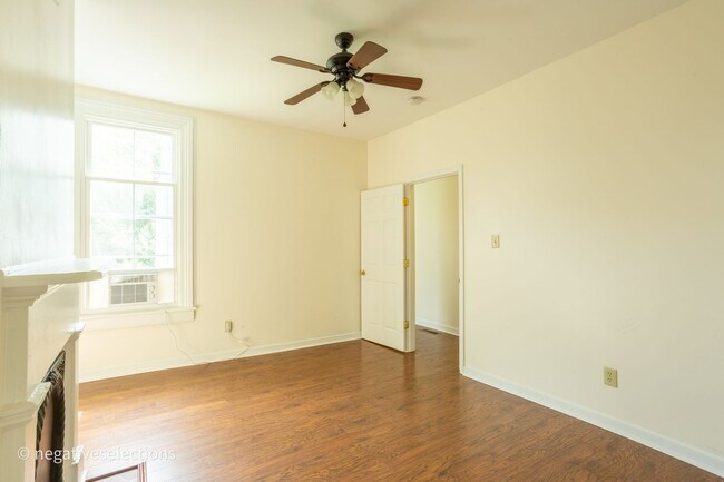 Building Photo - 127 W Jackson St