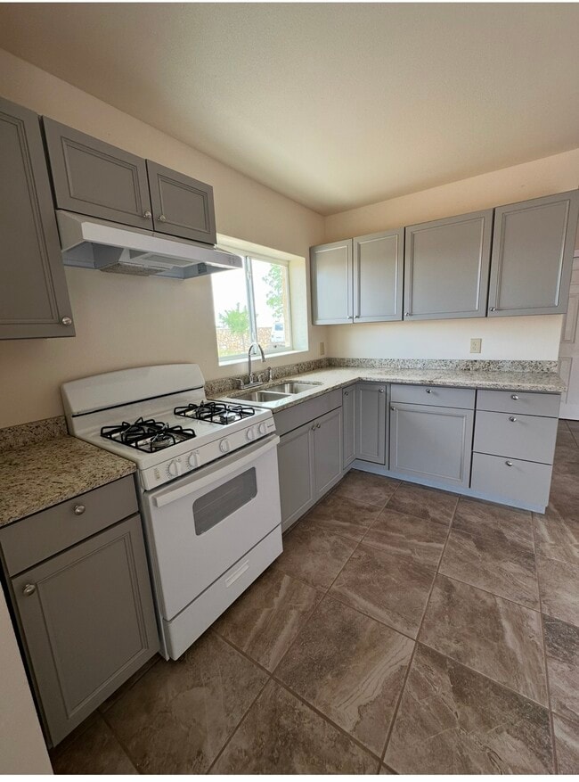 Building Photo - 301 Alamosa