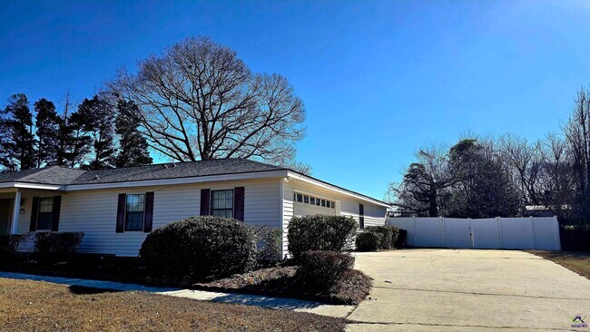 Building Photo - 120 Shenandoah Trail