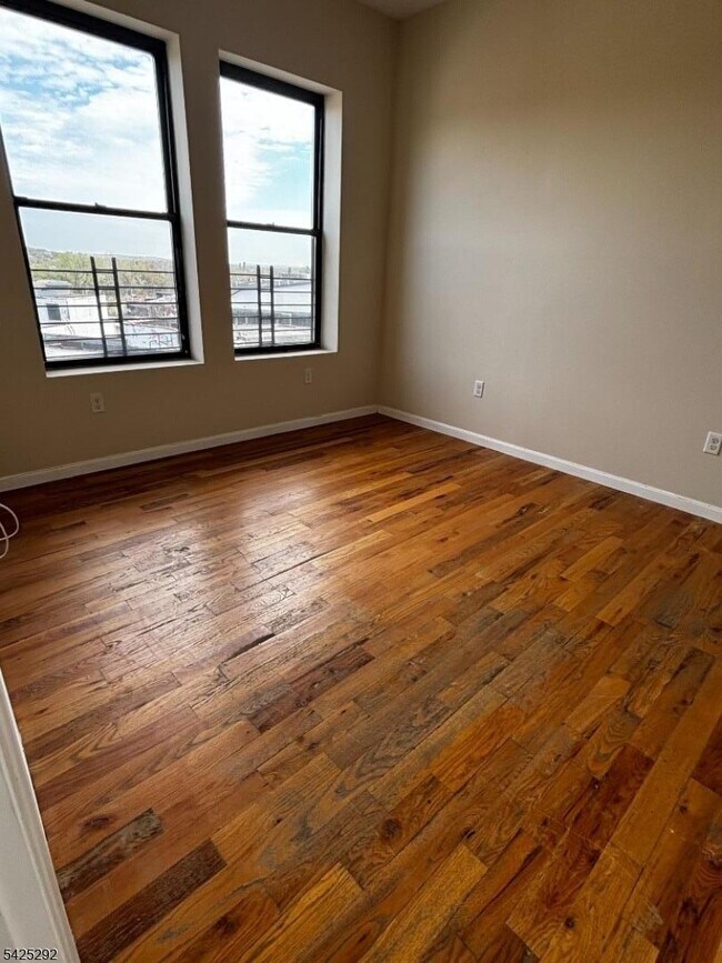 Building Photo - 40 Broadway