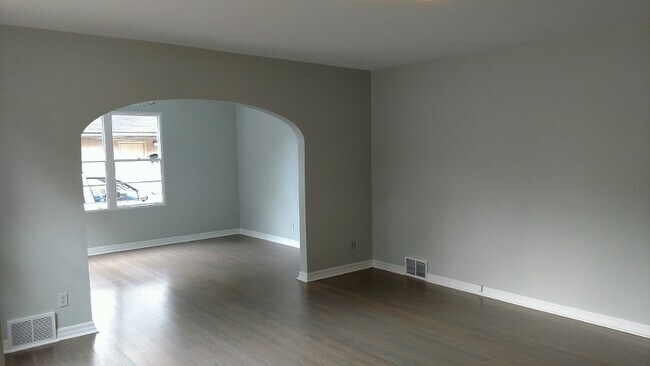 Building Photo - 1316 N Adams St