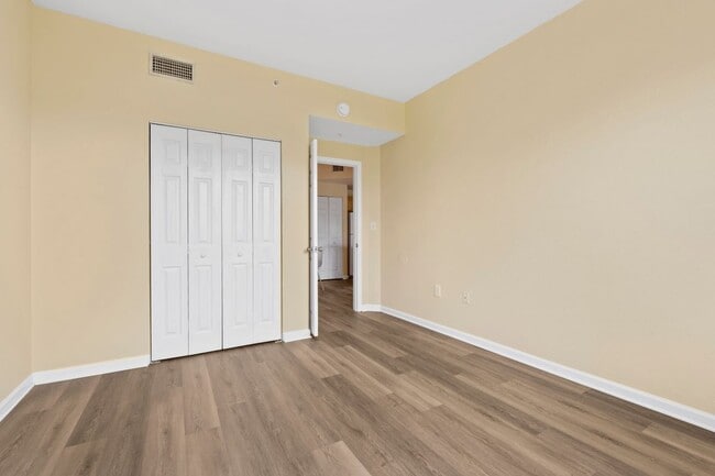 Building Photo - 410 S Villa San Marco Dr