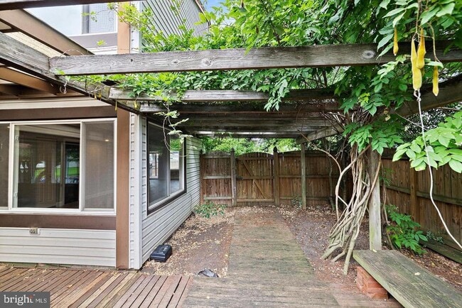 Building Photo - 511 Avondale Dr
