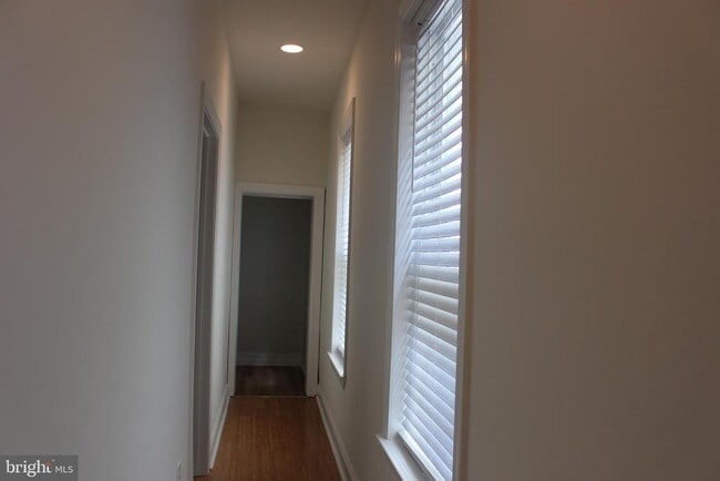 Building Photo - 2233 Reed St