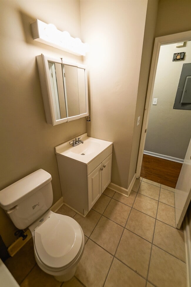 Building Photo - 2230 Mandrell Ct